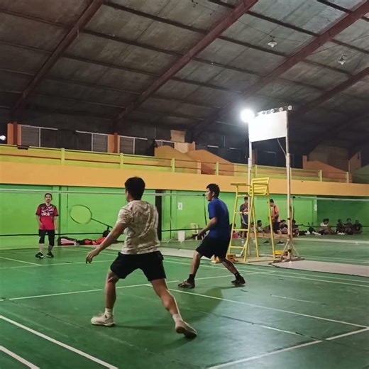 siap cegat bola depan #badminton #shuttlesmash #badmintonlovers #bulutangkis #badmintonindonesia