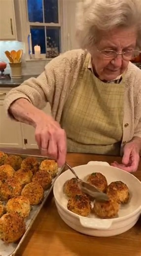 "Been making this dish for 40 plus years! A family favorite. All my kids requested the recipe when they got their own places and now make it for their kids. This one never goes out of style!" Recipe in comments ⬇️ | Country Cooking