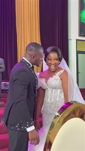 The Bride wanted a simple KISS but the Groom wanted more. Wait till you see the end… #wedding #love