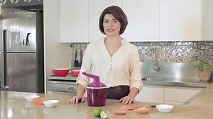 476 reactions · 799 shares | Quer praticidade no seu dia a dia? Com o Speedy Chef você prepara receitas em pouquíssimo tempo. Assista ao vídeo e veja como é fácil preparar uma maionese caseira e um delicioso mousse de chocolate com a Tupperware. É de dar água na boca! | Tupperware Brasil | Facebook