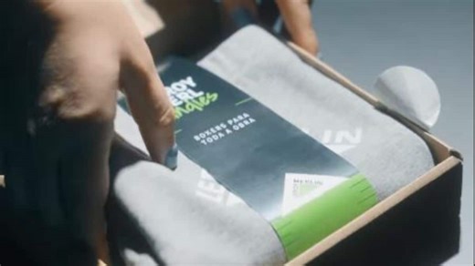 Leroy Merlin sort un caleçon long au Portugal : fini la fameuse "raie du plombier" !