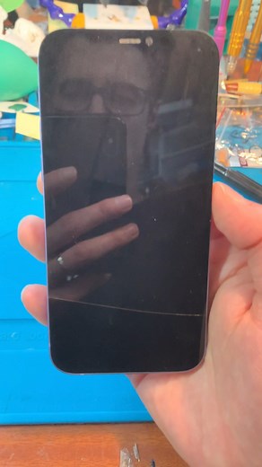 Changement de batterie d’un iPhone 12. Attention à qui vous confiez vos smartphones ! | Repar-smartphone.fr Réparation iPhone France