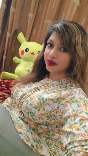 Model Look: Embracing Happiness and Style