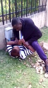 Video : Video : Said to be married Roseline Chipere and Kelvin Ngarande her small house . They reside in Seke .The two were going out as Roseline was cheating on her husband who works away from home ..in South Africa .As he was away Roseline would enjoy with Kevin at the matrimonial home.Well the two love birds had a conflict which degenerated into a fist fight ...after which her husband was sent this video.. @musvozimbwe as said by blabbermouth. | Musvo Zimbabwe 1