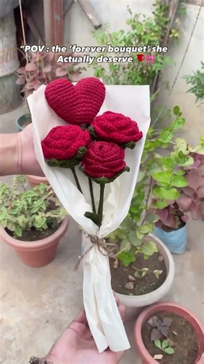 Dm to order 📩 crochet bouquet customisation available 💐