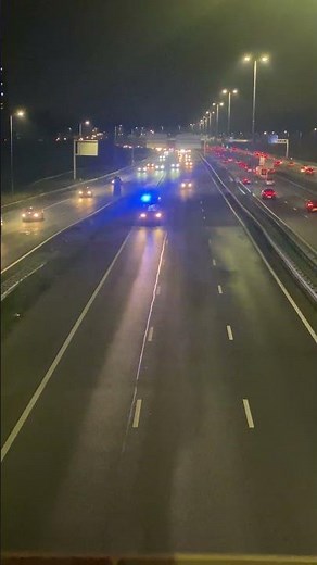 QRT brandweer Rotterdam met spoed naar een melding in Papendrecht