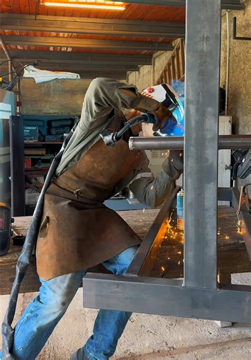 Idea → plano → máquina: así trabajamos en Visión Fitness. Guille al mando del diseño. 💥 #GymTok #VisionFitness #DiseñoIndustrial #EquipamientoGym #FierrosQueFacturan