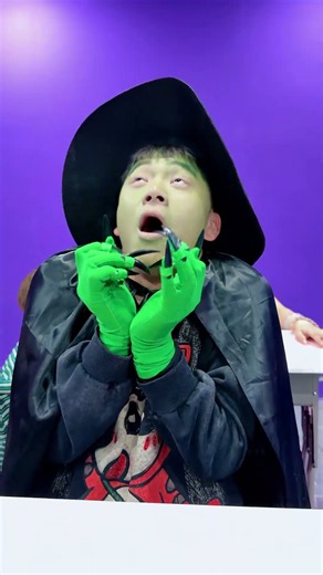 Who touched Elphaba #glinda #elphaba #arianagrande #wicked #witch #magic