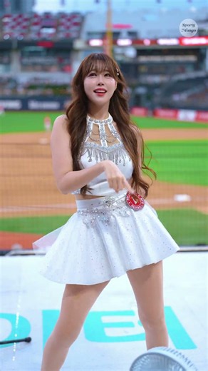 Cheerleader Do-ah Kim's 'Ddirori~' Out Song