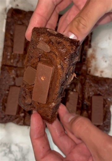 Coffee crisp brownies • A Canadian classic, now in brownie form - what’s not to like? Recipe on my blog, check it out! #brownies #coffeecrisp #baking