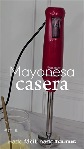 Te enseñamos a preparar mayonesa casera. una receta fácil, rápida y llena de sabor gracias a tu Batidora de Inmersión Robot 750 Inox Red Vibes. Porque cocinar es también una forma de amor. Taurus, el amor a tu manera. Hazlo fácil, hazlo Taurus. #Taurus #BatidoraTaurus #Mayonesa #MayonesaCasera #RecetaFácil