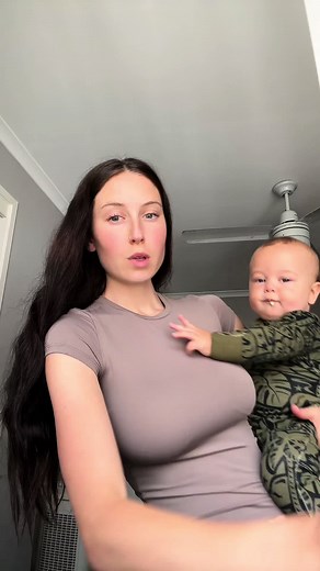 Mum Life: Baby Breakfast Prep and Diddy Dance Compilation