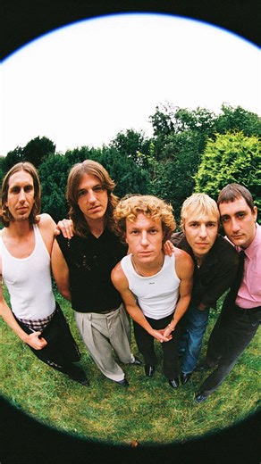 Valentino Blas on Instagram: "parcels, una banda australiana, que hace música francesa, viven en berlín y se visten como ingleses"