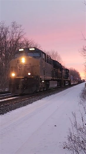 Pre dawn CSX stack train with recent repainted locomotive ES40DC 5277 in tow! 12925 #railway
