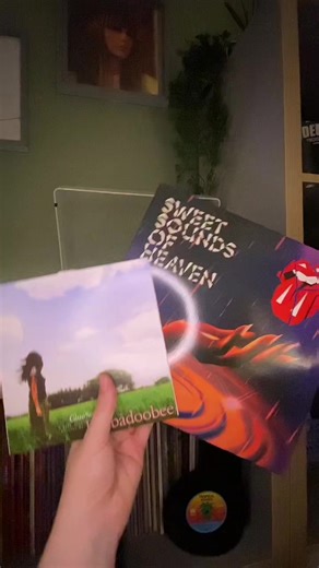 first vinyl haul video!! 🫶 follow for some (hopefully better) quality ones! 🤨🕺 #vinyl #vinylhaul #vinylcollector #album #beabadoobee #gluesong #rollingstones #hollyhumberstone #ladygaga #taylorswift #erastour #fyp #foryou #foryoupage #trending #viral #fypシ