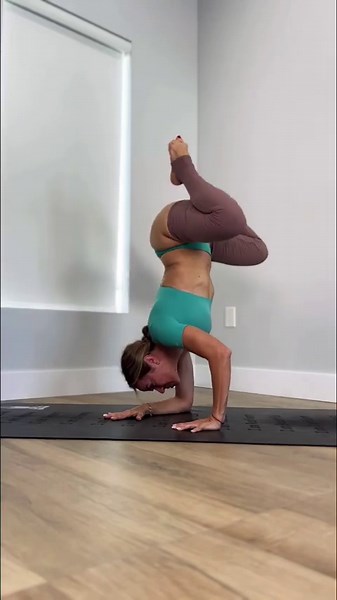 How to jump into funky forearm balance yoga pose for strong upper body #shorts