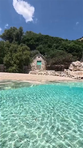 The clarity of the water shows everything as it is. 🌊