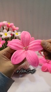 Haiii jumpa lagi bersama tutorial @AlitaCraft..!?? Kali ini aku ada pesenan bunga Lily gantung ini tahap pertama membuat bunganya..!?? #tutorialbungakawatbulu #alitacraft #bungaviral #trending #viral #homedecor #diy #handmade #crafting #diycrafts #craftfair #handmadegoods #fbpro #fyp #jangkauanglobal #sorotanpublik #kawatbulu #pipeclener #costumorder #fblifestyle | Evi Legazy
