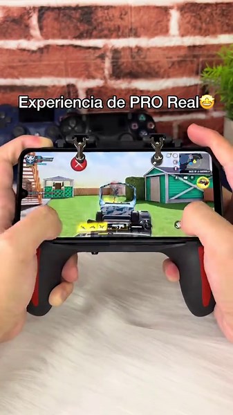 Si eres fan de FPS Games este mando es obligatorio tenerlo 🫣🤩 #codmobile #gamepad #gamerlife #callofdutymobile #viralvideos Gracias a este mando con gatillos de precisión y ventiladores enfriadores que evitan el sobrecalentamiento de la batería de mi móvil he subido mi nivel de juego a modo Dios😈🔥
