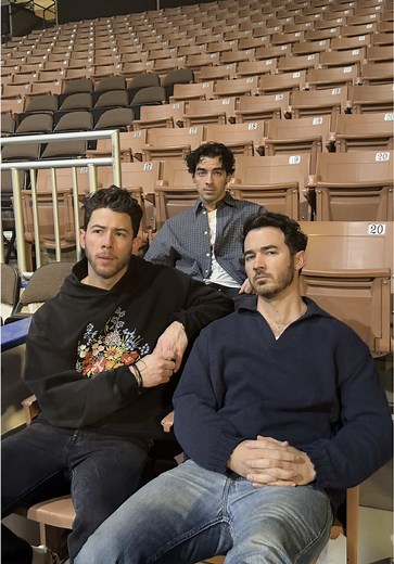 Vanessa Carlton and Jonas Brothers Concert Highlights