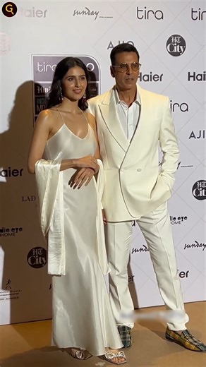 Simar Bhatiya Enters Bollywood | Akshay Kumar Niece |