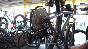 May tumutunog ba sa bike niyo pag pumepedal at ang hassle na nito? In this video malalaman natin kung bakit and kung ano ang dapat linisin, ayusin, o kaya ay palitan. Here are the 7 drivetrain maintenance tips for your bike.👇🏼 | Ger Victor