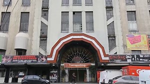 Emblema del barrio de Tacubaya de la Ciudad de México, que fue inmortalizado por Alfonso Cuarón en sus inicios, el Edificio Ermita fue uno de los proyectos arquitectónicos vanguardistas del siglo XX, ya que revolucionó los métodos de construcción y la manera de habitar esta metrópoli. Conoce su historia en el capítulo 🌆'Edificio Ermita. Nuevos modelos de habitar', de la serie «Espacios». 🎥Miércoles 4 de junio, 21:30 h. | TVUNAM