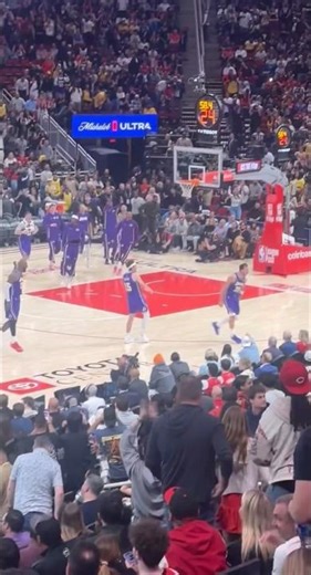 Luka has Houston fans going crazy with dagger step back three 😤