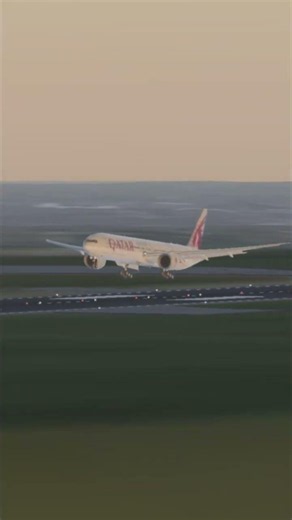 Qatar Boeing 777-300ER Landing At Melbourne Airport #infiniteflight #aviation #landing #boeing777