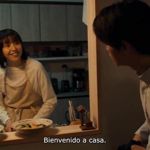 ¿Con ganas de ver algo terrorífico? 😱 Dollhouse: Muñeca Maldita es una película japonesa de terror dirigida, escrita e ilustrada por Shinobu Yaguchi y protagonizada por Masami 🎀👧 Sobrellevar el duelo de una hija perdida puede volverse muy aterrador 😰 Esta peli ya se encuentra en Cinépolis, compra tus entradas en cinepolischile.cl🍿🎬 #CinépolisChile #DollhouseMuñecaMaldita #CineJaponés | Cinépolis Chile