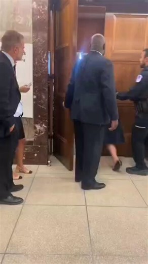 RT @aysenuryazici: ABD Silahlı Kuvvetleri'ndeki Saygıdeğer Erkekler ve Kadınlar, İsrail'e Silah Sevkiyatı Yüklü Uçakları Uçurmayı Reddediyo…