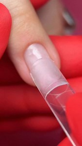 Ultima seară în care veți cumpăra HAND MODELLING cu TVA 19% 🤭 Aici aveți modul de aplicare a gelului cu tips, fără refulări, fără pilire în exces și cu aderență și rezistență maximă ♥️ www.noke.ro site-ul care nu are “de toate”, dar care are fix ce trebuie 😉 | Denisa Bereski