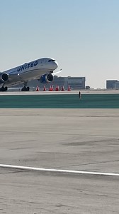 United Airlines Dreamliner Boeing 787 bound for Narita, Tokyo #boeing #airplane #sundayfunday | planelord