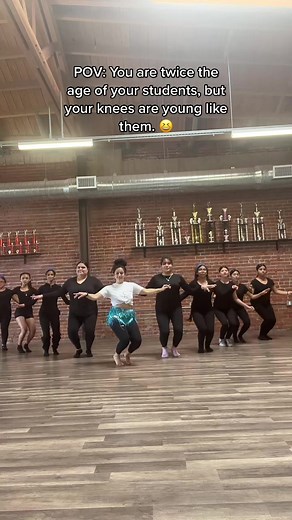 This takes so much balance, leg control and core strength AND I STILL GOT IT! Stop saying you can’t do things and limit yourself because of your age. Ladies, we are young forevaaaa! 💃🏻#Bellydance #bellydancertiktok #dancetiktok #womenontiktok #Womenofcolor #womenempowerment #losangeles #moveandradiate #womenworkouts #community #fyp #foryoupage #foryou #bodypositivity #bellydancetiktok #Dancelovers #danceislife #brownskingirls #blackgirlmagic #africanwomen #girlfashion #Golden #culture #latinad