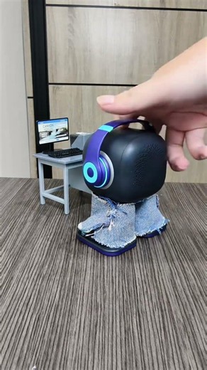 Master of Disguise — Emo#emo #emorobot #livingai #EMOPET #emodesktoppet
