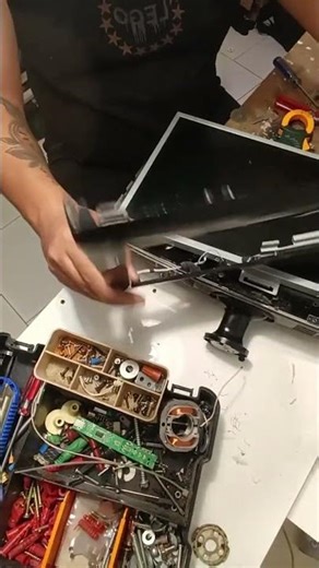 بازکردن مانیتور لایو،عشق کردن صابریو😂کشف قطعات جدید و ترکوندن اون