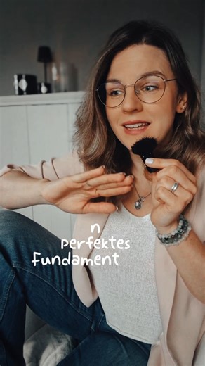 Lexware Buchhaltung & Finanzplanung für dein Solo-Biz als 🚺 on Instagram: "Du brauchst nicht 100 Excel-Tabellen, um deine Finanzen im Griff zu haben. Wirklich nicht. 🙂‍↔️ Was du brauchst, ist ein System, das für dich arbeitet – nicht andersrum. Ein System, das deine Finanzen automatisch strukturiert und dir Sicherheit schenkt. Dann ist es auch völlig okay, wenn du gern „Management by Kontostand“ betreibst.🤑 Solange die Basis stimmt, funktioniert’s. Aber dieses System kannst du erst aufbauen, 