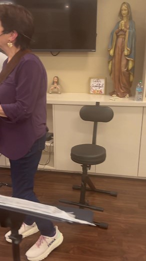 The ED White 10th graders accompanying Mrs Mona with one of residents favorite songs. 🎶🎼🎸❤️ | Maison Bienvenue