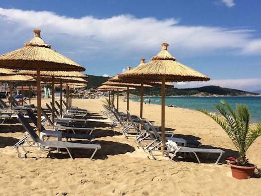 The 7 best beaches in and around Budapest: laze in lakes, rivers and thermal resorts