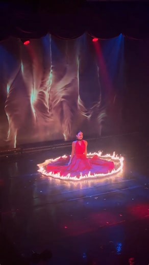 Danse du feu par Samantha Mixan au Faena Theater à Miami Beach | ARTS in Paris