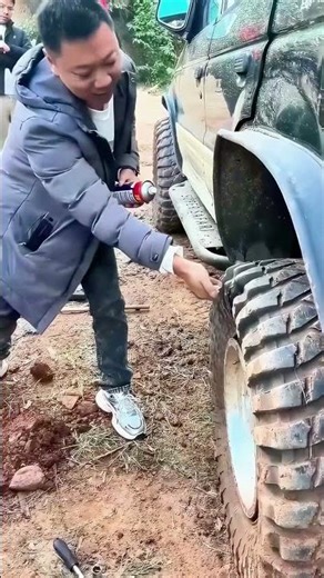 Wilderness repair skill: Spray can instantly becomes an air pump