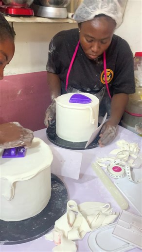 Learn Fondant Techniques for Two-Tier Cakes