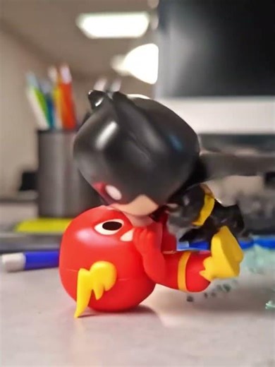 Batman vs Flash Funkpop | Kinder Joy edition