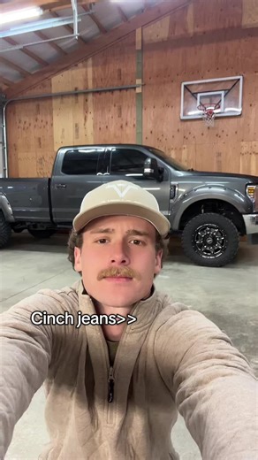 Cinch Jeans Outfits: Stylish Looks for Every Occasion