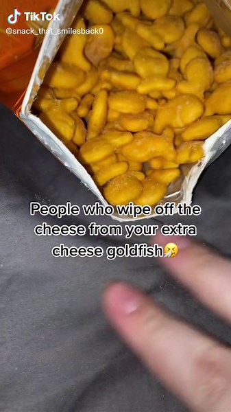 Delicious Goldfish Crackers: Extra Cheese Moments