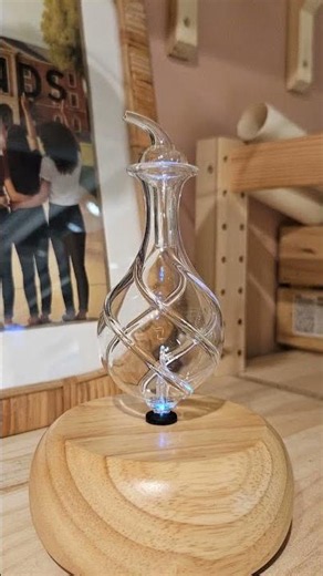 把喜歡的香氣留在生活裡｜木座玻璃藍牙智控擴香儀的居家角落，用手機安排一整天空間香氣
