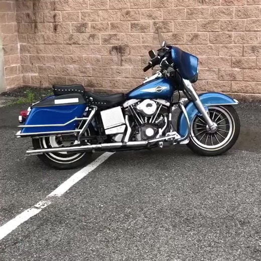 🔥 Classic Shovelhead V-Twin engine — distinguished by its shovel-shaped rocker covers 🔔 Vintage touring profile with full fairing and baggage (on FLT/FLH variants) 🚦 Four- or five-speed manual transmission and electric start 🌬️ Big cruising presence with highway foot pegs and plush passenger accommodations 💡 A true throwback to the golden era of American road bikes, where comfort, torque, and attitude matter more than top-end speed