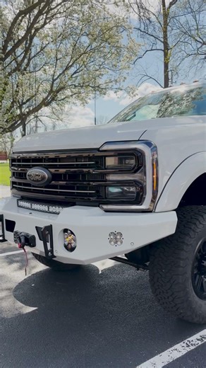 INSANE TRUCK SET UP! Liquid Springs pulls up at MLO