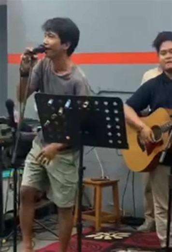 Standbook murah dari Taffstudio untuk kalian anak band atau para penyanyi. #stanbook #partitura #alatnyanyi #alatmusik #alatband