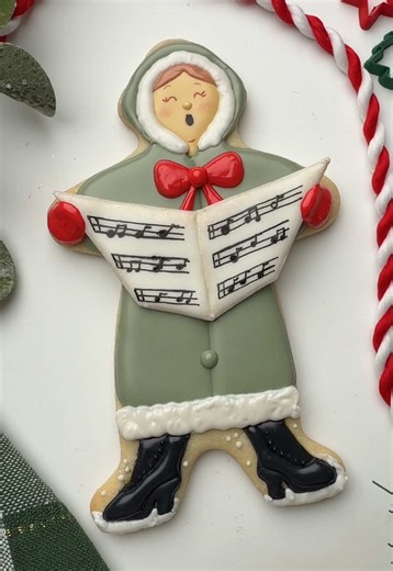 This cookie went from my LEAST favorite cookie shape to 🔥 🔥. Do you love this little caroler as much as me? Or should I have stayed traditional and made it a gingerbread man?? #decoratingcookies #royalicing #sugarcookies #christmasbaking #christmasjoy